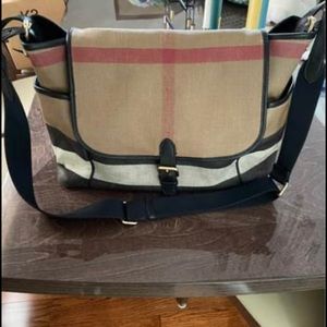 Great condition 
Comes with dust bag 
Proof of payment available